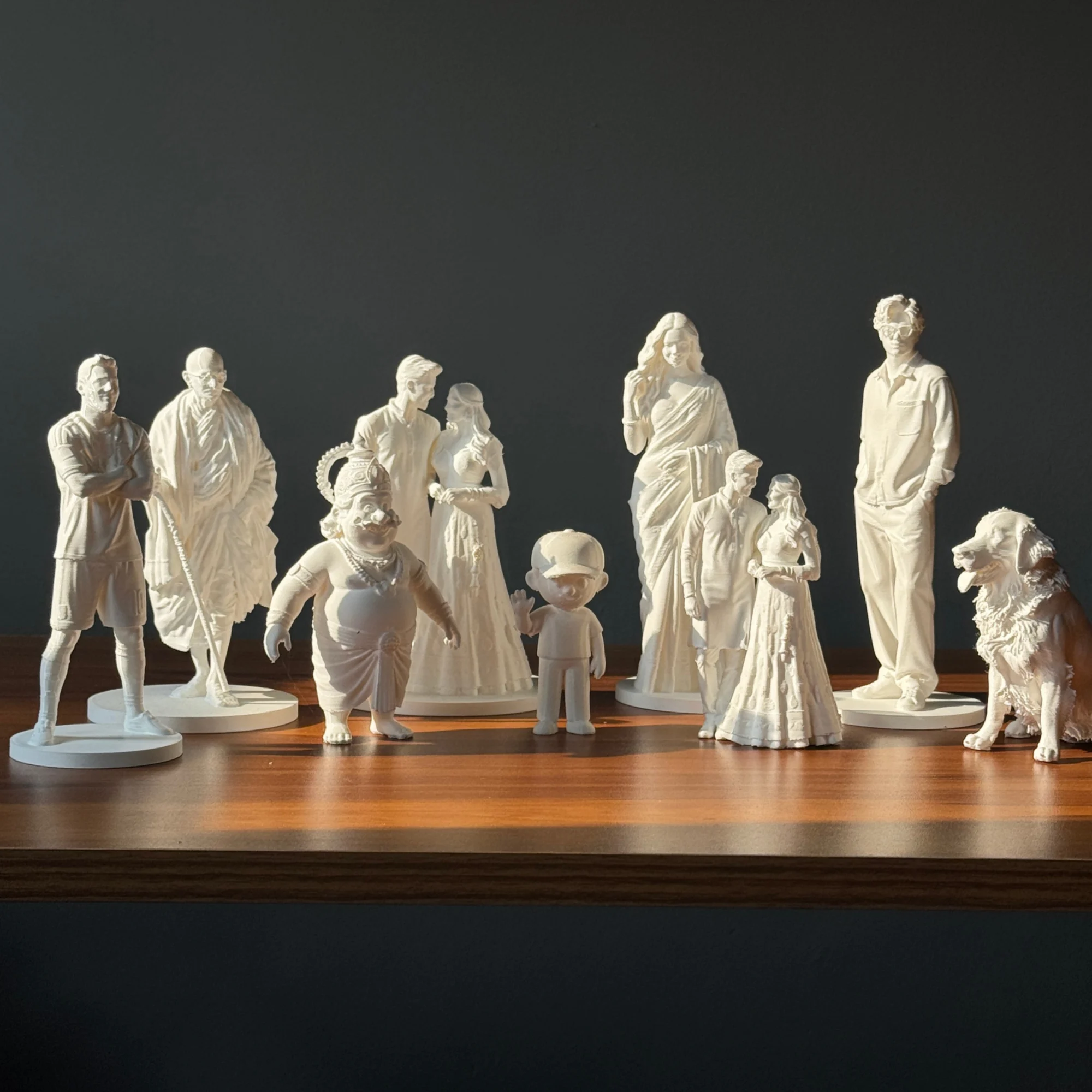 Miniature, front view